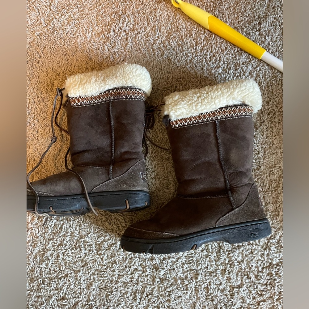 Ugg Woman’s Slip on Boots in Suede In Gently used condition SZ 7